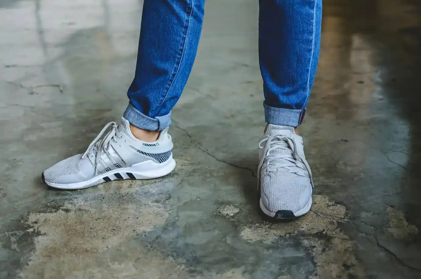 From Gym to Street: Athleisure Looks with Sneakers