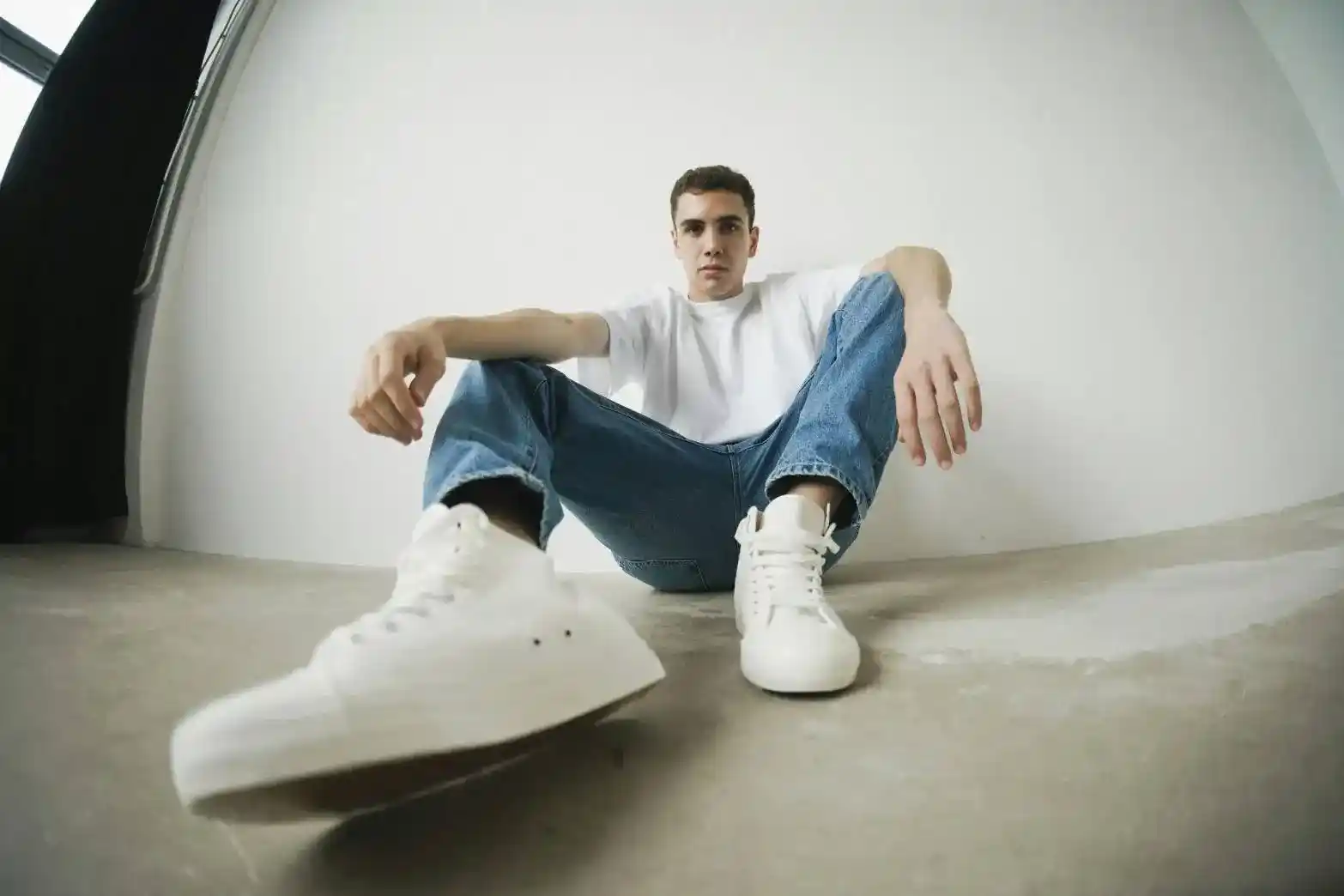 Casual Sneaker Outfits for Everyday Vibes