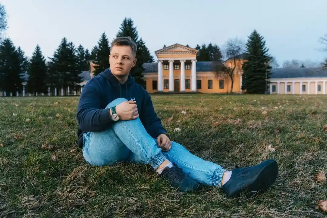 Casual Sneaker Outfits for Everyday Vibes