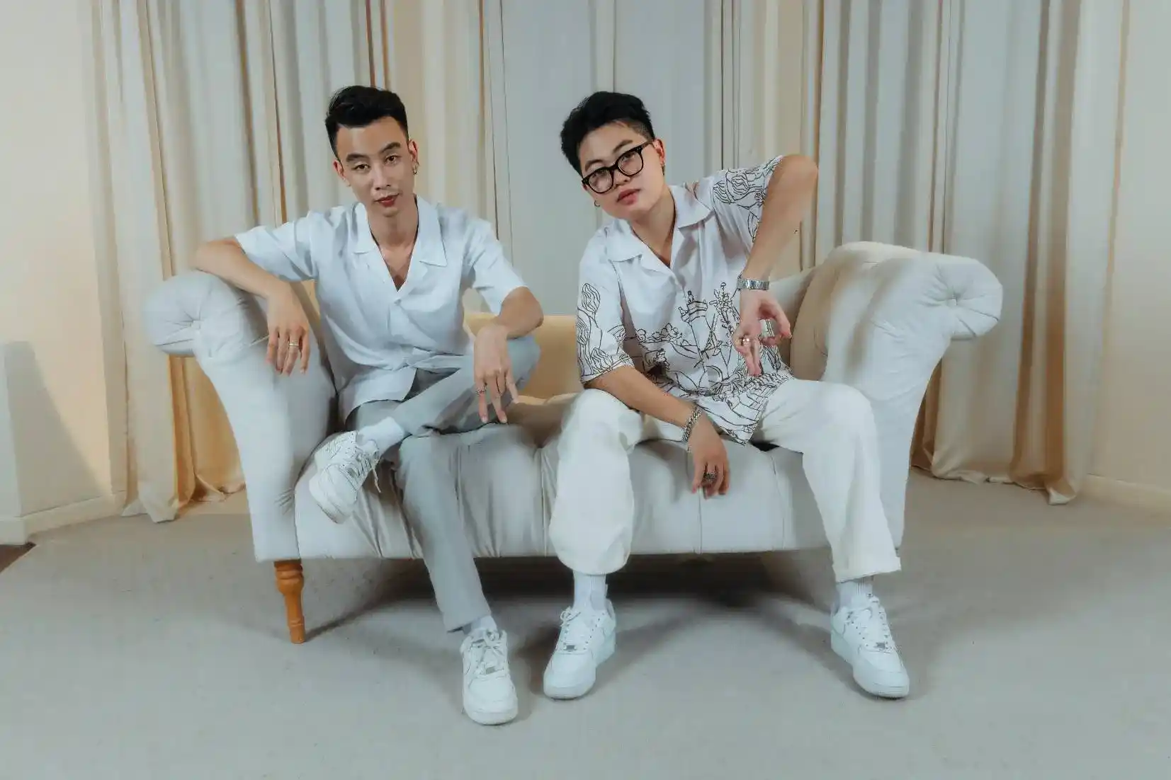 White Sneakers for Men vs. Women: Style Tips That Work